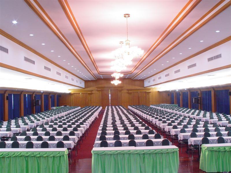 Pathumthani Place Hotel Extérieur photo
