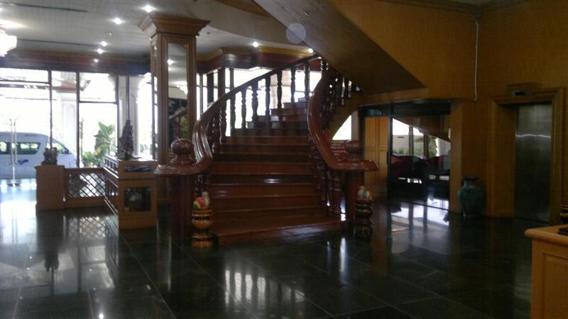 Pathumthani Place Hotel Extérieur photo