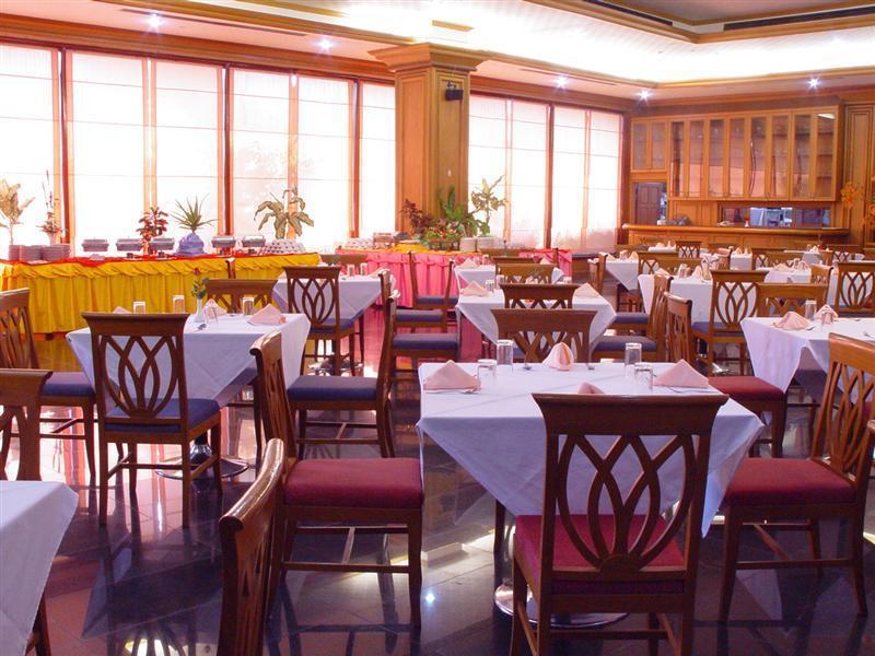Pathumthani Place Hotel Extérieur photo