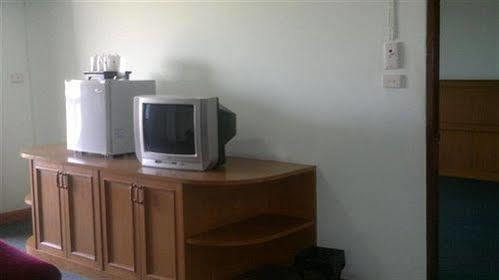 Pathumthani Place Hotel Extérieur photo